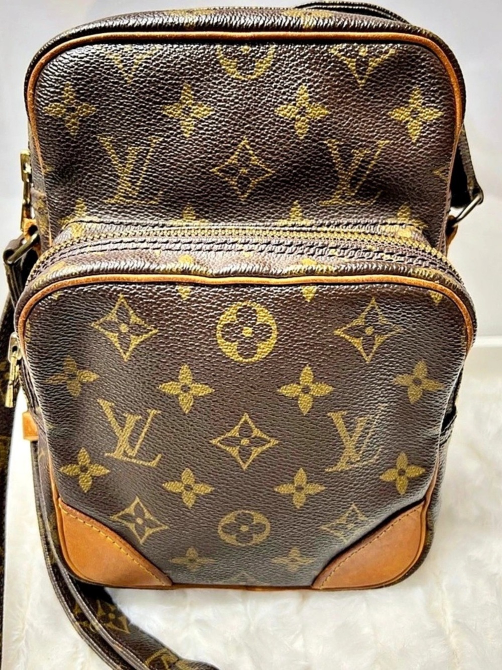 Authentic LOUIS VUITTON-TH8911 Amazone Crossbody Bag
